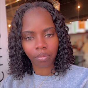 Meet your Posher, Ebony